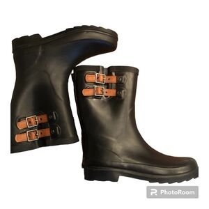 Chooka Black Boots with Brown Buckle Straps
